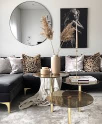 Zolotye Idei Dizajna Interera Gold Living Room Black And Gold Living Room Mod Living Room