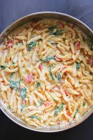 One Pot Roasted Red Pepper And Spinach Alfredo