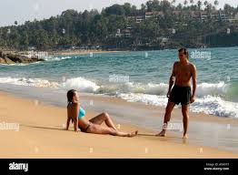 TOURISTS IN KOVALAM BEACH, TRIVANDRUM Stock Photo - Alamy