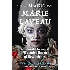 The Marie Laveau Voodoo Grimoire: Rituals, Recipes, and Spells for Healing,  Protection, Beauty, Love, and More : Alvarado, Denise: Amazon.it: Libri