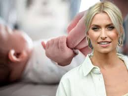 Das model durfte sein erstes baby auf der welt begrüßen. Lena Gercke Gntm Im Baby Gluck Tochterchen Zoe Hat Prominenten Mini Verehrer Stars