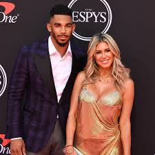 Statistics of evander kane, a hockey player from vancouver, bc born aug 2 1991 who was active from 2006 to 2021. Nhl S Evander Kane Denies Wife S Allegations That He Bet On Own Games E Online