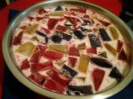 2 litro leche, gelatina de varios sabores (depende de uds cuantos colores), 2 sobres gelatina sin sabor, 1 lata leche condensada, 1 flan a su gusto el sabor. Gelatina Colorida Mosaico Burburinho Na Cozinha