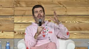 For the man himself, follow @theperezhilton for booking inquiries, email bookings@perezhilton.com. Heul Gesang Perez Hilton Bringt Seinen Sohn Zum Weinen Promiflash De