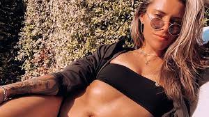Kalender 2021/2022 mit kalenderwochen und den deutschen feiertagen. Kalender Girl Sophia Thomalla Flasht Mit Sexy Lack Outfit Promiflash De