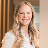 Kelly Arneson's Instagram, Twitter & Facebook