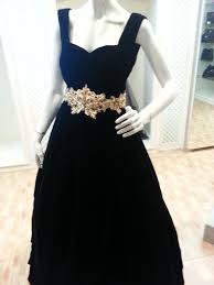 مخمل اسود مع حزام من خيوط الذهب رائع شمعة الجزيرة للازياء 0504407092 Formal Dresses Sleeveless Formal Dress Little Black Dress