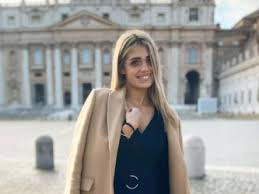 Samantha ha 30 anni e arriva da sapri. Uomini E Donne News Instagram