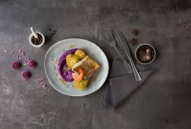 Sandre Et Gambas Sur Puree De Chou Rouge Epices Fuchs Recette En 2020 Chou Rouge Puree Choux