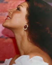 Foto de Dora Franco, tomada en Miami en 2009. Es la única vez que he  llevado el pelo corto! Seis meses después, el gobierno de Alvaro Uribe y  los Santos intentaron asesinarme