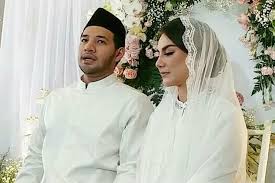 Irish bella senang menyebarkan motivasi di media sosial. Ammar Zoni Dan Irish Bella Sepakat Puasa Handphone Sampai Akad Nikah