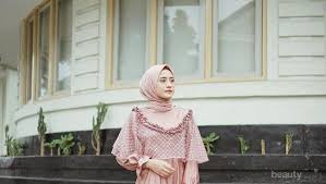 Nonton film temen kondangan (2020) subtitle indonesia streaming movie takselamanya ide kembaran warna baju buat kondangan. 7 Ide Baju Kondangan Simple Nan Elegan Untuk Pesta Siang Dan Malam Hari