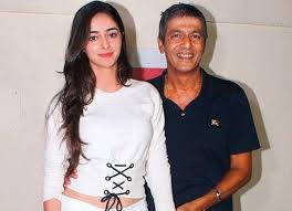 #tara sutaria #ananya panday #koffee with karan #soty #student of the year 2 #karan johar #bollywood #college life #masti #fashion #womenwear. After Her Lipstick Day Post Ananya Pandey S Father Chunky Pandey Defends Her Bollywood News Bollywood Hungama