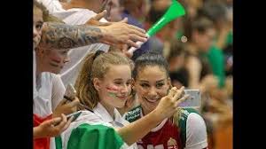 Viktória lukács (born 31 october 1995) is a hungarian handballer for győri audi eto kc and the hungarian national team. Lukacs Viktoria Sajnos Fociban Mar Nem A Fiatalok Kozott Vagyok Youtube