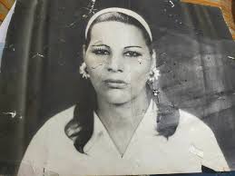 Can someone help be taking the people and railing away. Thank you