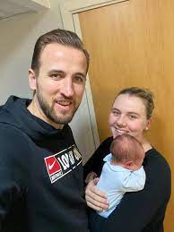 To mark euro 2020, we look at where the england footballer lives in london with his wife katie and their children ivy, vivienne and louis. Harry Kane Posts Picture Of New Baby Louis Harry Kane In Snap With Wife Kate Mirror Online