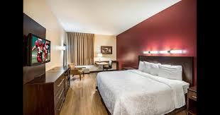 Red roof inn offers a professional and convenient parking service for travelers flying out of houston intercontinental (iah) airport. Red Roof Inn Plus Phoenix West 66 8 9 Phoenix Hotel Deals Reviews Kayak