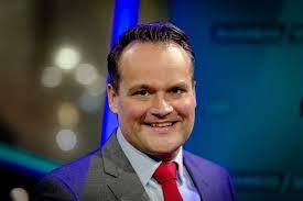 Sterrenkundige cornelis 'kees' de jager, oprichter van het laboratorium voor ruimteonderzoek en bedenker van het nederlandse woord oerknal, is overleden. Jan Kees De Jager Gaat Toezicht Houden Op Renovatie Binnenhof Politiek Ad Nl