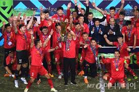 판타지 캐릭터 디자인 캐릭터 아트 판타지 캐릭터 웹툰 귀여운 소년 남자 캐릭터 황제 전사 애니메이션 아트. ë‚´ ë§‰ë'¥ì´ ë™ìƒ ë°•í•­ì„œ ì°©í•˜ì§€ë§Œ ìŠ¹ë¶€ìš• ê°•í–ˆë‹¤ ë¨¸ë‹ˆíˆ¬ë°ì´