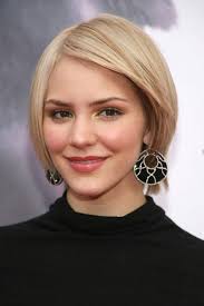 Layered bob hairstyle of emilia clarke is perfect for women with fine hair and looking for a new bob haircut. Bob Haircut Celebrity Novocom Top