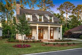 Fairhope Cottage Living—For more, visit Maple Lane