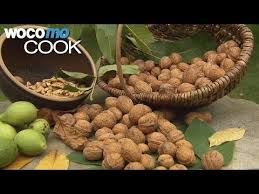 Bienenstich Mit Walnussen Omas Rezepte Youtube Bienenstich Tierfutter Omas Rezepte