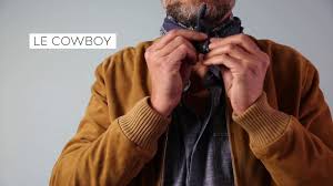 Voir plus d'idées sur le thème foulard pour chien, chien, bandana chien. Comment Nouer Son Bandana En Mode Gq Youtube