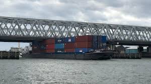 Sportpark schildman is a municipal park and sports complex in hendrik ido ambacht, netherlands. Update Containerschip Schampt De Dordtse Bruggen Schuttevaer