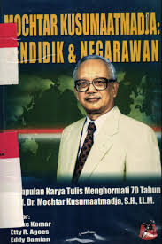 Indonesia's former minister of foreign affaira, professor dr. Buku Hukum Mochtar Kusumaatmadja Pendidik Negarawan Jdih Pemerintah Provinsi Bali