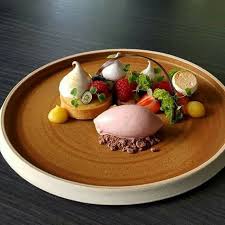Whether is for seasonal extravaganza or a romantic dinner date could you set the mood for any occasion with a minimalist style. Dessert Plating Food Novocom Top