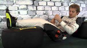 Formel 1 norris spezialisten finden grund fur schmerzen. Nico Rosberg Erklart Seine Sitzposition Im Mercedes F1 Wagen W04 2013 Youtube