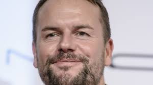 It's phil and claire's anniversary, and when the kids go to surprise them with breakfast in bed, they get a surprise of their own. Caught In The Act Promiflash De