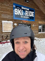 Thanks to Curtis I had a fantastic beginner lesson at Silvercreek today ! I  am so glad that Silvercreek is offering lessons again 🎿