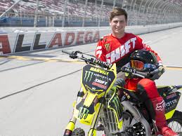 The family of alex harvill has released a statement to khq regarding alex's death: Motorcycle Jumper Will Try To Set Guinness World Record Before Nascar Race At Talladega Sbnation Com