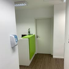 Eine patientin wird gegen das coronavirus geimpft. Hausarzt Trudering Hausarzt Praxis Munchen Trudering Dr Kathrin Binder