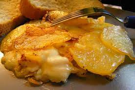 Il vostro frico è pronto per essere servito. Frico Friulano Croccante Ricetta Originale Storia Abbinamenti