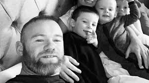 If you want to download the photos separately, you need right click on the desired picture and choose save as.. Wayne Rooney Schlafbilder Foto Girl Von Verlobtem Verlassen Promiflash De