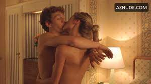 Michelle Hunziker Breasts, Butt nude scene in Voglio Stare Sotto Al Letto -  UPSKIRT.TV