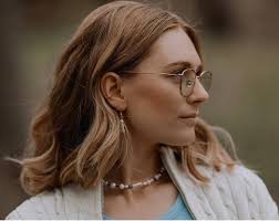 Kitchener woman's jewelry business gives back to the community