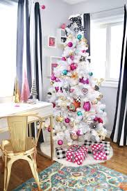 The majority of the honeymooners episodes focus on four principal characters and generally use fixed sets within their brooklyn apartment building. A Christmas Surprise Decorating A Teen S Bedroom
