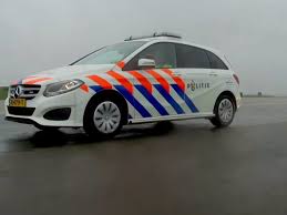Politieauto took a left hook to the jaw when they tried to break up a blingtron fight. In Detail De Mercedes Benz B Klasse Van De Politie