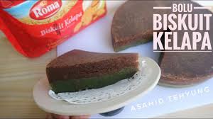 Remove the biscuit cake from the pan and slice in half horizontally with a serrated knife, being careful to keep the biscuits together. Cara Membuat Bolu Roma Biskuit Kelapa Youtube