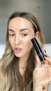 🙌La magnifique Isabelle Labrecque adore notre fond de teint minéral  @gloskinbeauty en bâton (couleur SAND) et