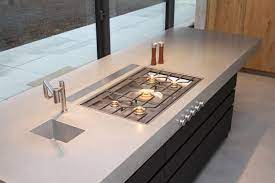 Mir gefällt die kombination aus der betonarbeitsplatte, den schwarzen details und der weißen metro fliese an der wand immer noch. Beton Arbeitsplatten Bilder Vor Und Nachteile Sowie Die Kosten Fur Beton In Der Kuche Kuchenfinder