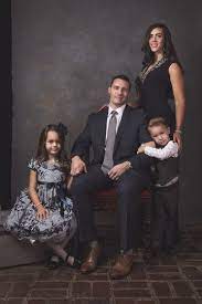 Modern Portraits Of Louisville Family Studio Family Portraits Family Portrait Poses Family Portrait Outfits