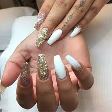 It is a gorgeous color combination and the nails are glitzy and easy to wear. Coffin Matte White And Gold Nails Matte