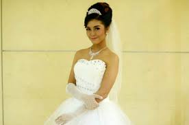 Sewa baju pengantin kini telah hadir ! Sewa Baju Gaun Pengantin Lengkap Dengan Aksesoris Harga Terjangkau Nyewain