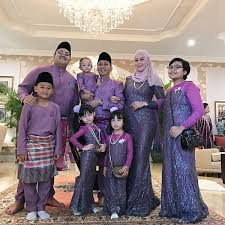 Menu makannnya juga murah meriah. 18 Modis Baju Raya Artis 2020