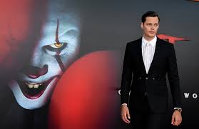 Билл скарсгард / bill skarsgard. Pennywisesmilechallenge Has It Fans Attempting Bill Skarsgard S Creepy Grin Complex
