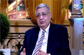 وقال تاج الدين خلال مداخلته الهاتفية ببرنامج صالة التحرير للإعلامية عزة مصطفى المذاع على قناة صدى البلد، أنه تحدث في قرار عودة الدراسة مع بعض السفراء الذين قال أحدهم أنه لن يتم فتح المدارس. Ù…Ø³ØªØ´Ø§Ø± Ø§Ù„Ø±Ø¦ÙŠØ³ Ù„Ù„ØµØ­Ø© 20 Ù…Ù† Ø§Ù„Ù…ØµØ±ÙŠÙŠÙ† Ø³ÙŠØ­ØµÙ„ÙˆÙ† Ø¹Ù„Ù‰ Ù„Ù‚Ø§Ø­ ÙÙŠØ±ÙˆØ³ ÙƒÙˆØ±ÙˆÙ†Ø§